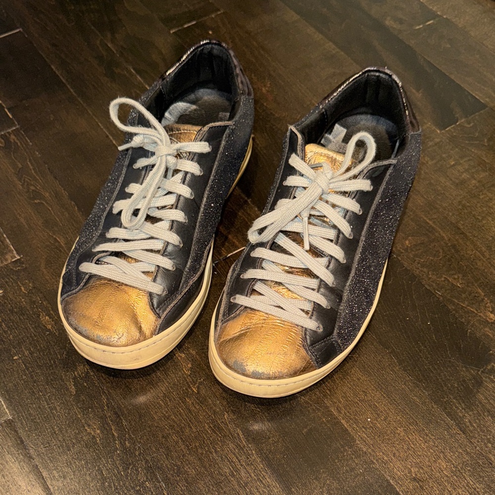 P448 Navy and Gold Low-Top Sneakers with Leopard Heel Accent